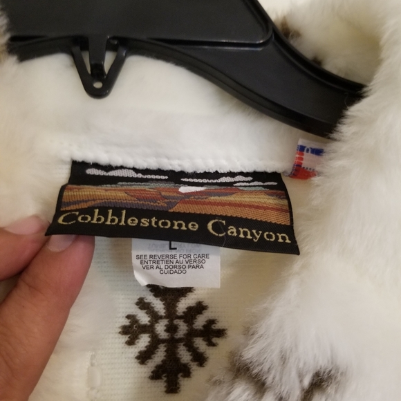 Cobblestone Canyon Vest - Picture 3 of 5